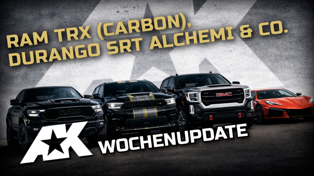 Grafik mit mehreren US-Fahrzeugen vor dunklem Hintergrund, darunter ein RAM TRX, ein Dodge Durango SRT, ein GMC Pickup und ein roter Sportwagen. Text im Bild: „RAM TRX (Carbon), Durango SRT Alchemi & Co. – Wochenupdate“.